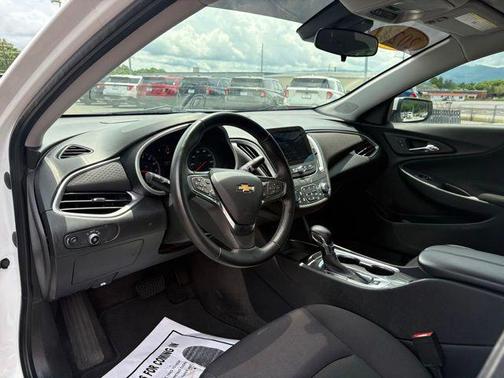 Summit White 2024 Chevrolet Malibu 1LT