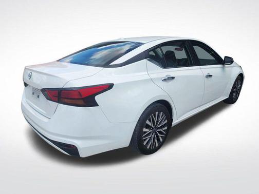 Glacier White 2025 Nissan Altima 2.5 SV