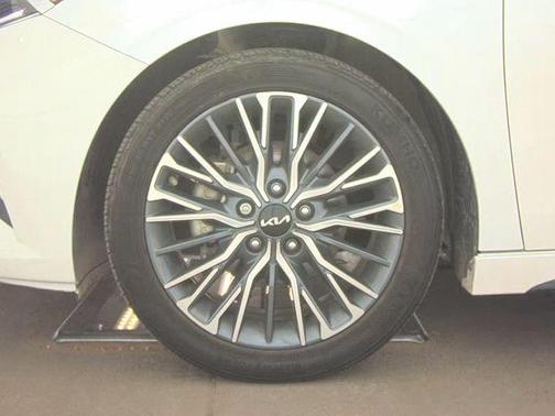 Snow White Pearl 2024 Kia Forte GT-Line