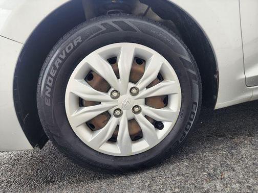 Olympus Silver Metallic 2019 Hyundai Accent SE