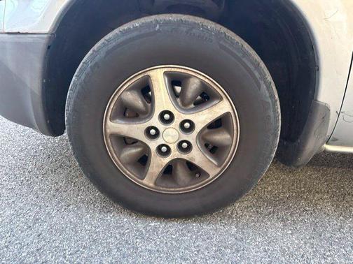 Bright Silver Metallic Clearcoat 2002 Dodge Caravan eC