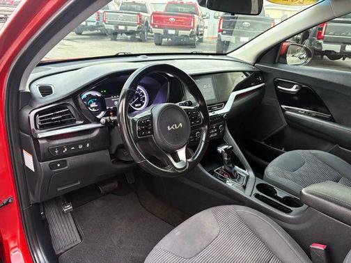 2022 Kia Niro LXS