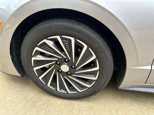 Shimmering Silver 2021 Hyundai SONATA Limited 2.0T