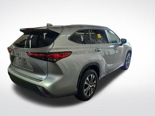 Celestial Silver Metallic 2023 Toyota Highlander XLE