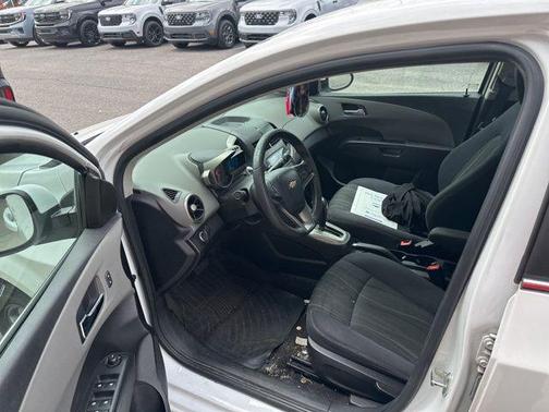 Summit White 2015 Chevrolet Sonic LT