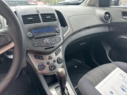 Summit White 2015 Chevrolet Sonic LT