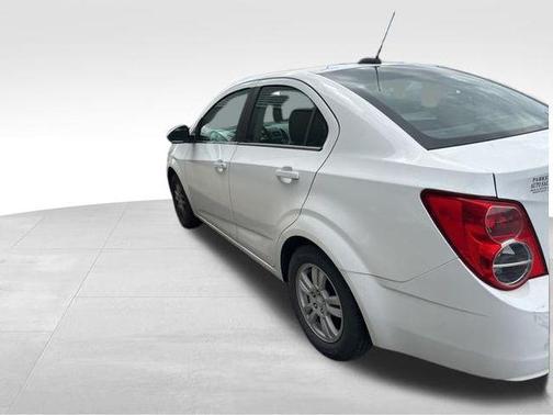 Summit White 2015 Chevrolet Sonic LT