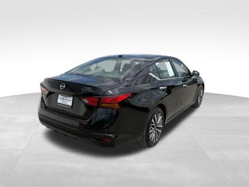 Super Black 2025 Nissan Altima 2.5 SV
