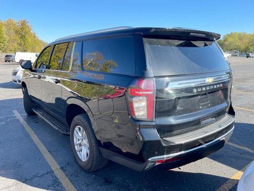 2023 Chevrolet Suburban LT