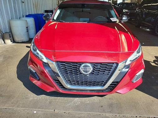 Scarlet 2022 Nissan Altima SR Intelligent AWD