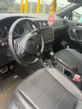 Platinum Gray Metallic 2020 Volkswagen Tiguan 2.0T SE R-Line Black