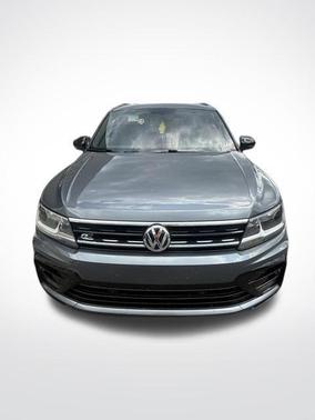Platinum Gray Metallic 2020 Volkswagen Tiguan 2.0T SE R-Line Black