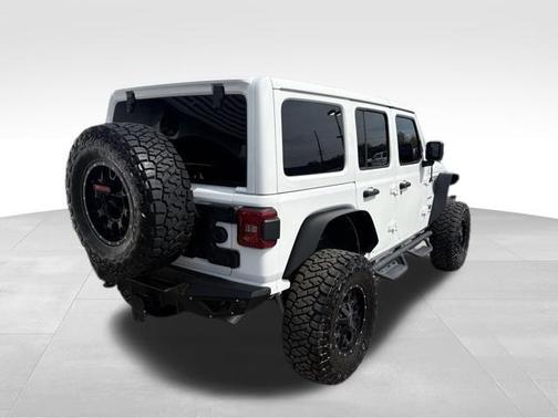 Bright White Clearcoat 2019 Jeep Wrangler Unlimited Sahara