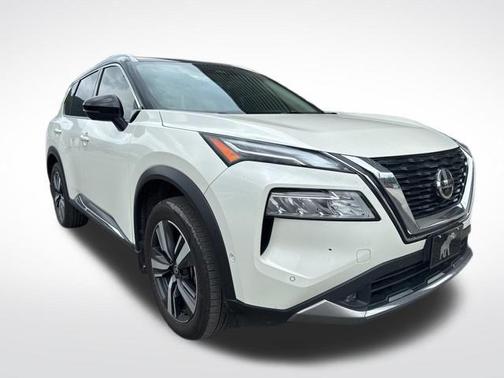 Pearl White Tricoat/Super Black 2021 Nissan Rogue Platinum