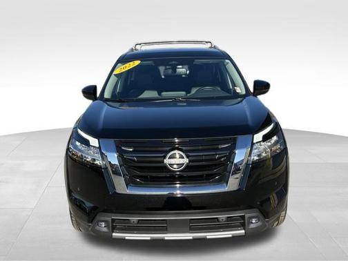 2022 Nissan Pathfinder SL 4WD