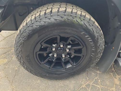 Bright White Clearcoat 2022 RAM 1500 Classic SLT