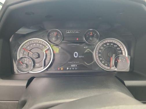 Bright White Clearcoat 2022 RAM 1500 Classic SLT