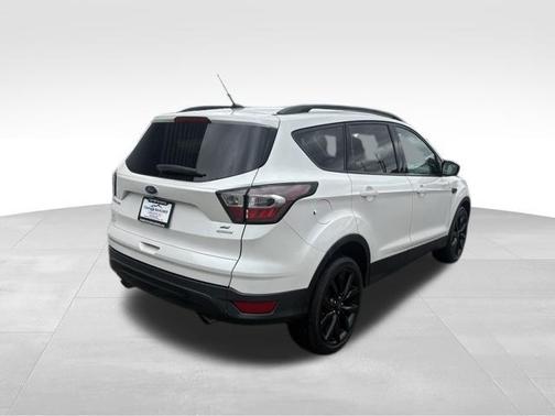 White Platinum Clearcoat Metallic 2017 Ford Escape SE