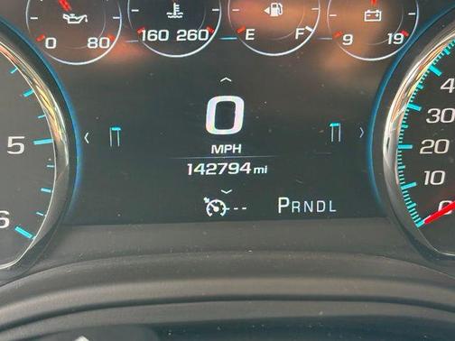 Tungsten Metallic 2017 Chevrolet Suburban LT