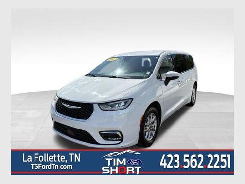 Bright White Clearcoat 2023 Chrysler Pacifica Touring L