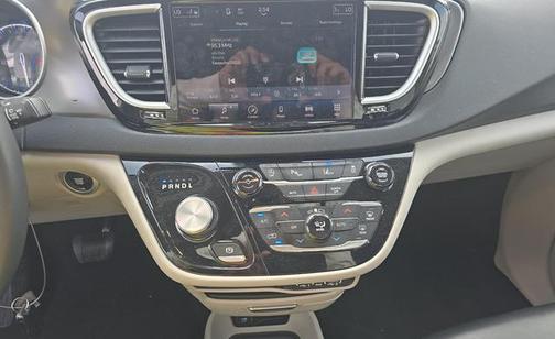 Bright White Clearcoat 2023 Chrysler Pacifica Touring L