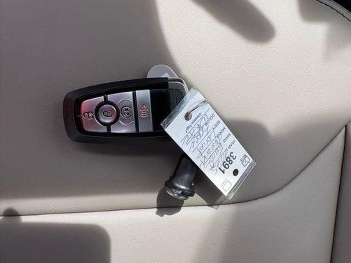 Space White Metallic 2025 Ford Maverick Lariat