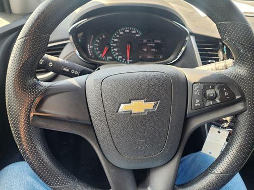 Silver Ice Metallic 2019 Chevrolet Trax LS