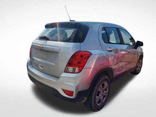Silver Ice Metallic 2019 Chevrolet Trax LS