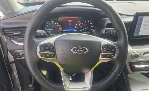 Star White Metallic Tri-Coat 2024 Ford Explorer XLT
