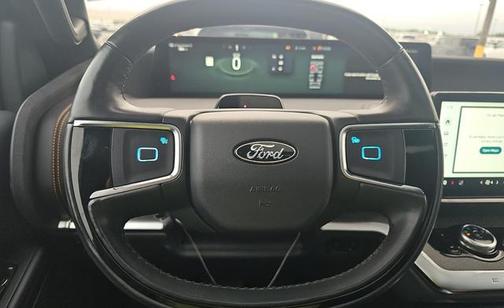 Glacier Gray Metallic TriCoat 2025 Ford Expedition Tremor