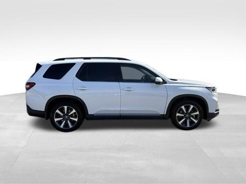 2023 Honda Pilot Touring 8-Passenger