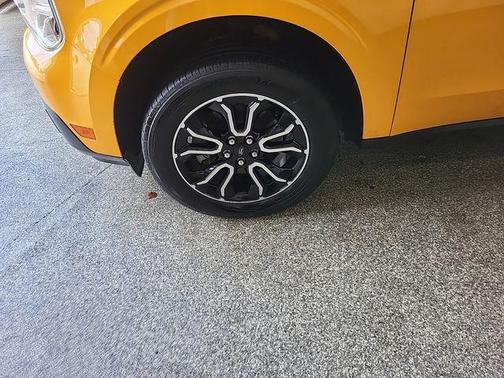 Cyber Orange Tricoat Metallic 2022 Ford Maverick Lariat