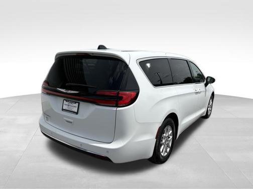Bright White Clearcoat 2023 Chrysler Pacifica Touring L