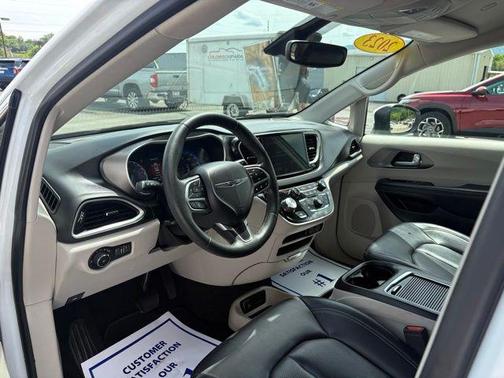 Bright White Clearcoat 2023 Chrysler Pacifica Touring L