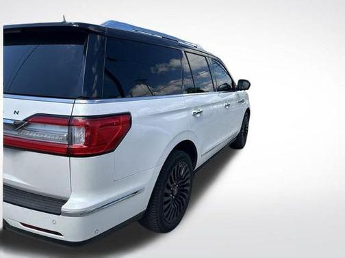 White Platinum Clearcoat Metallic 2019 Lincoln Navigator Black Label