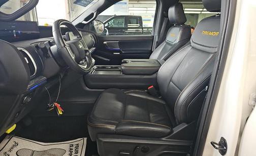 Star White Metallic Tri-Coat 2025 Ford Expedition Tremor