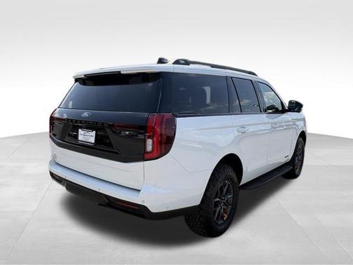 Star White Metallic Tri-Coat 2025 Ford Expedition Tremor