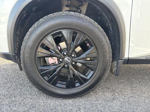 Pearl White Tricoat 2023 Nissan Rogue SV