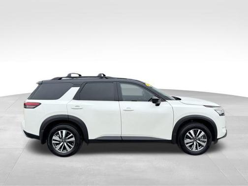 2024 Nissan Pathfinder SL FWD