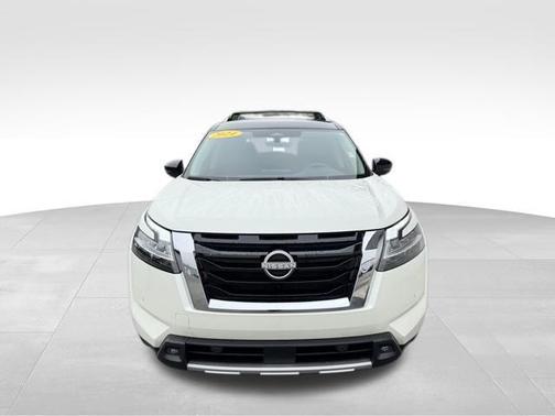 2024 Nissan Pathfinder SL FWD