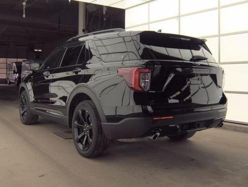Agate Black Metallic 2023 Ford Explorer ST-Line