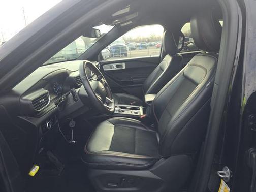 Agate Black Metallic 2023 Ford Explorer ST-Line