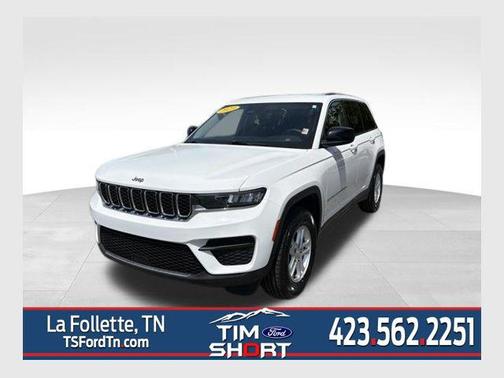 Bright White Clearcoat 2023 Jeep Grand Cherokee Laredo