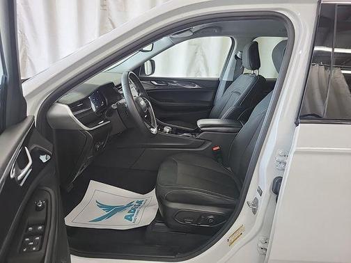 Bright White Clearcoat 2023 Jeep Grand Cherokee Laredo