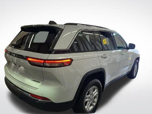 Bright White Clearcoat 2023 Jeep Grand Cherokee Laredo