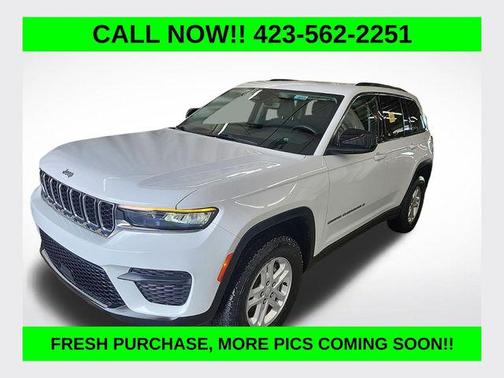 Bright White Clearcoat 2023 Jeep Grand Cherokee Laredo