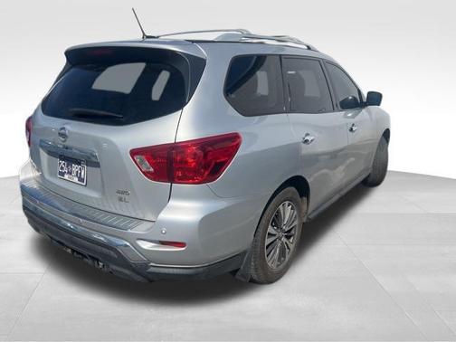 2017 Nissan Pathfinder SL