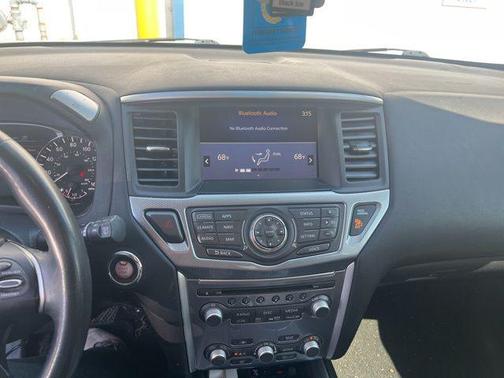 2017 Nissan Pathfinder SL