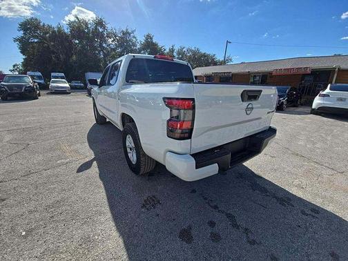 2024 Nissan Frontier SV