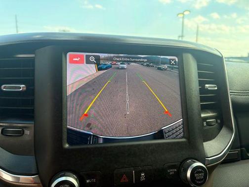 Diamond Black Crystal Pearlcoat 2022 RAM 2500 Laramie Crew Cab 4x4 6'4' Box